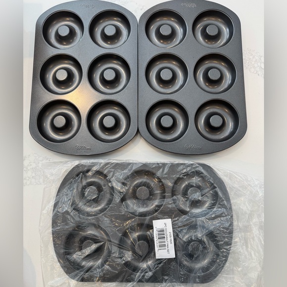 Wilton Other - WILTON 4 pack donut Pans